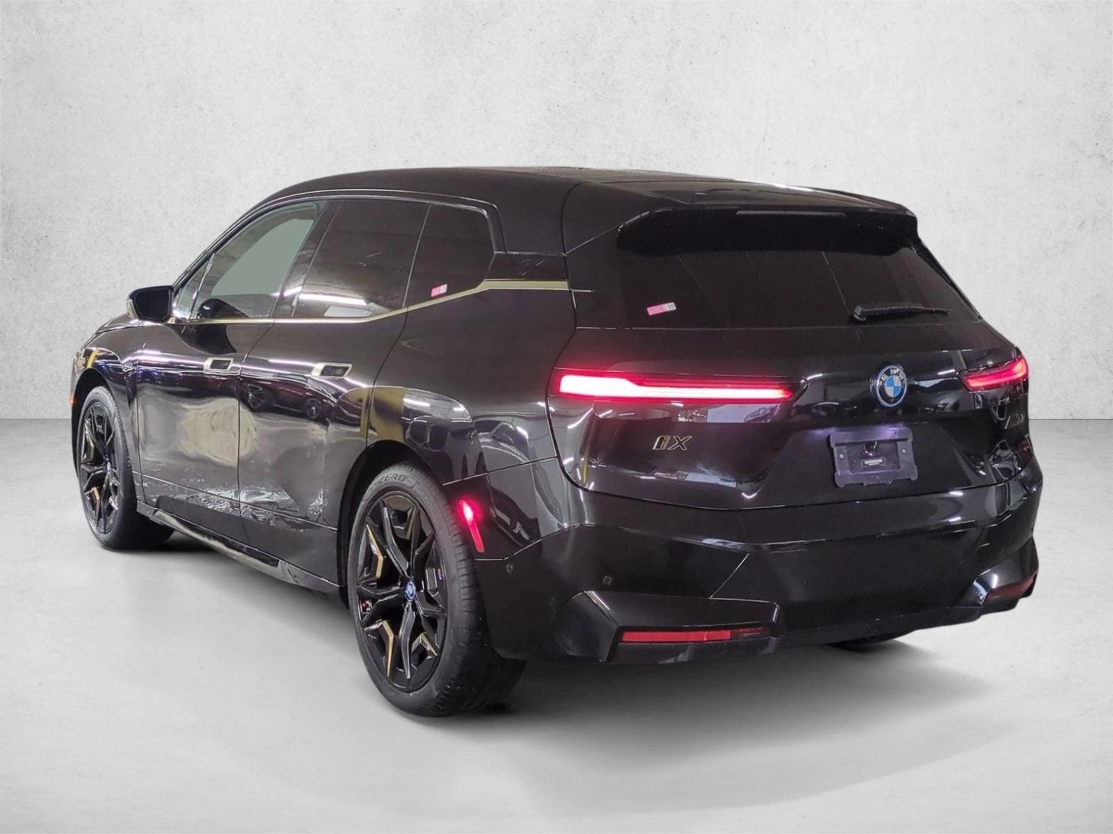 2023 BMW iX M60 photo 3