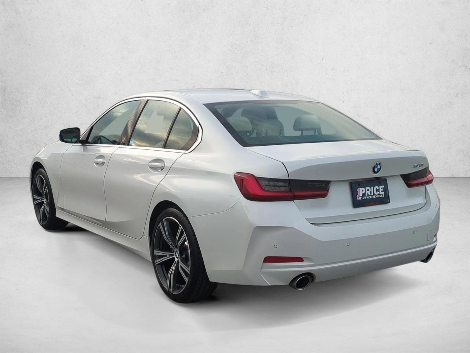 2024 BMW 330i photo 3