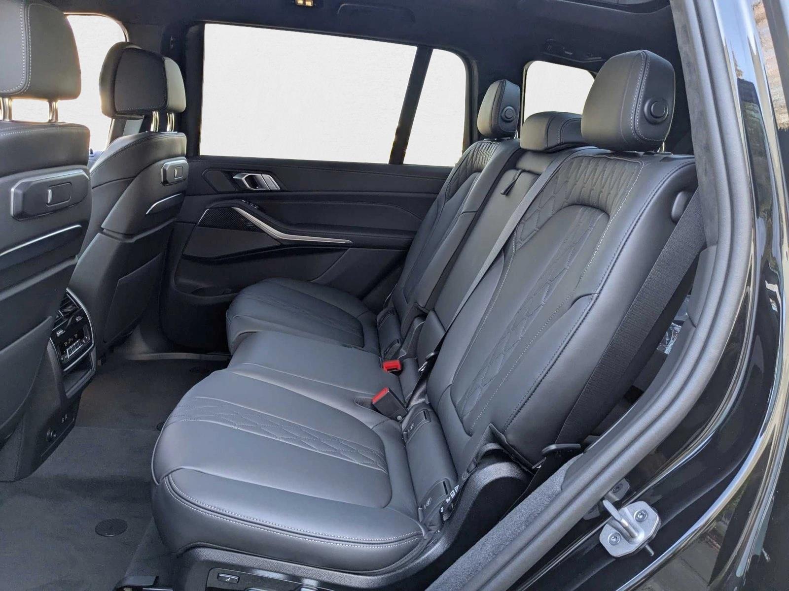 2025 BMW X7 M60i - Photo 15