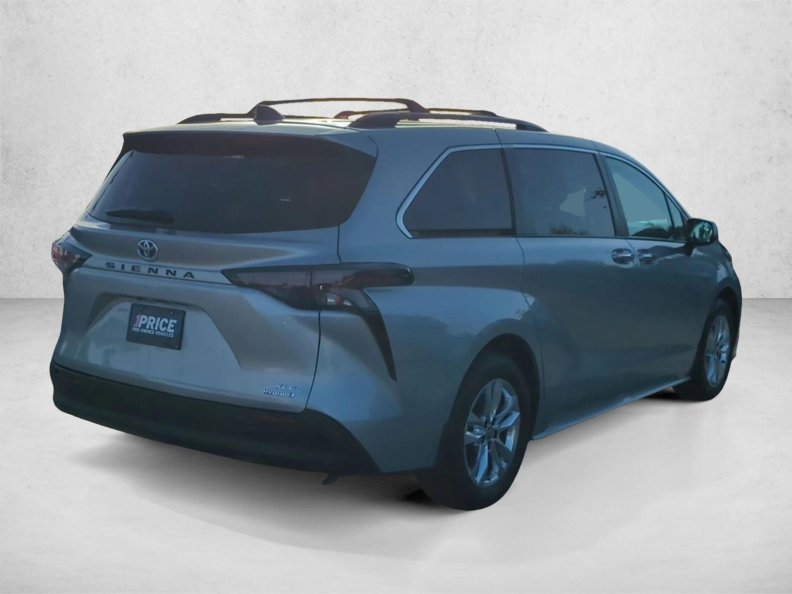 2024 Toyota Sienna XLE 7 Passenger photo 4