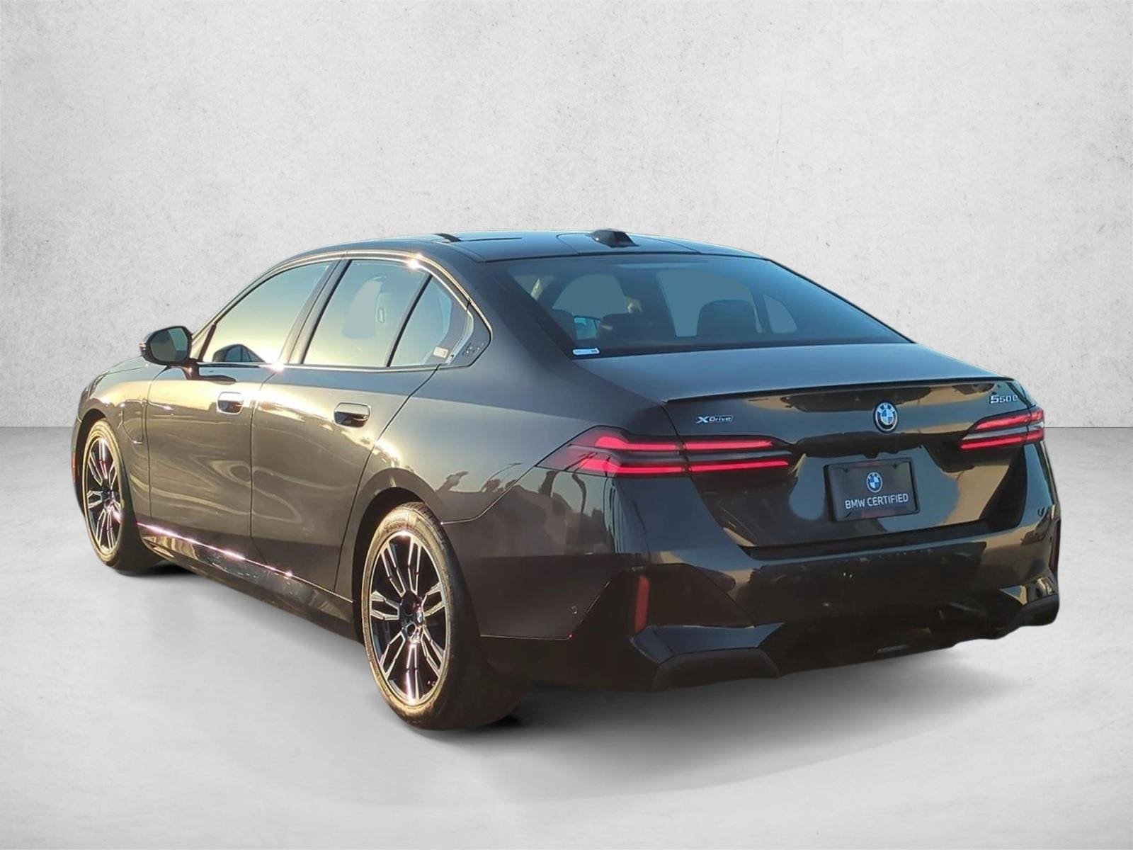 2026 BMW 550e xDrive photo 3