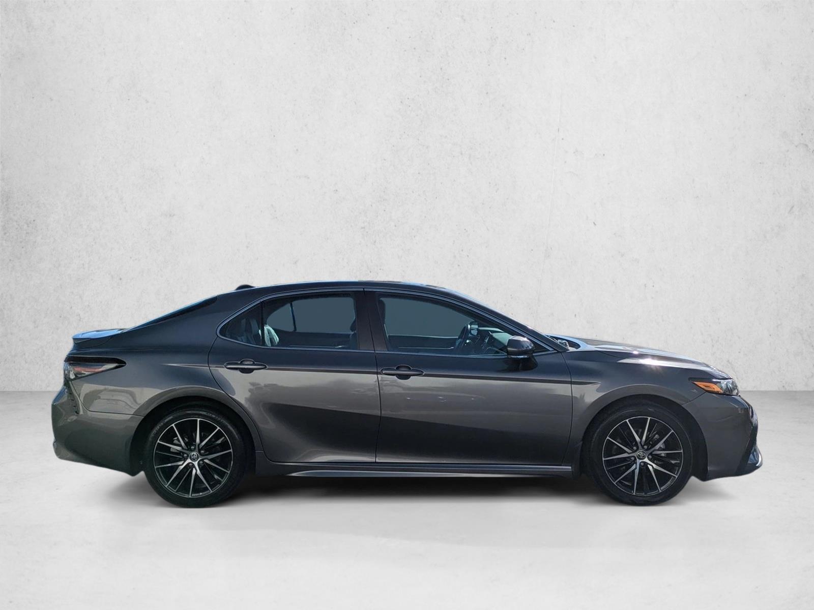 2023 Toyota Camry SE photo 4