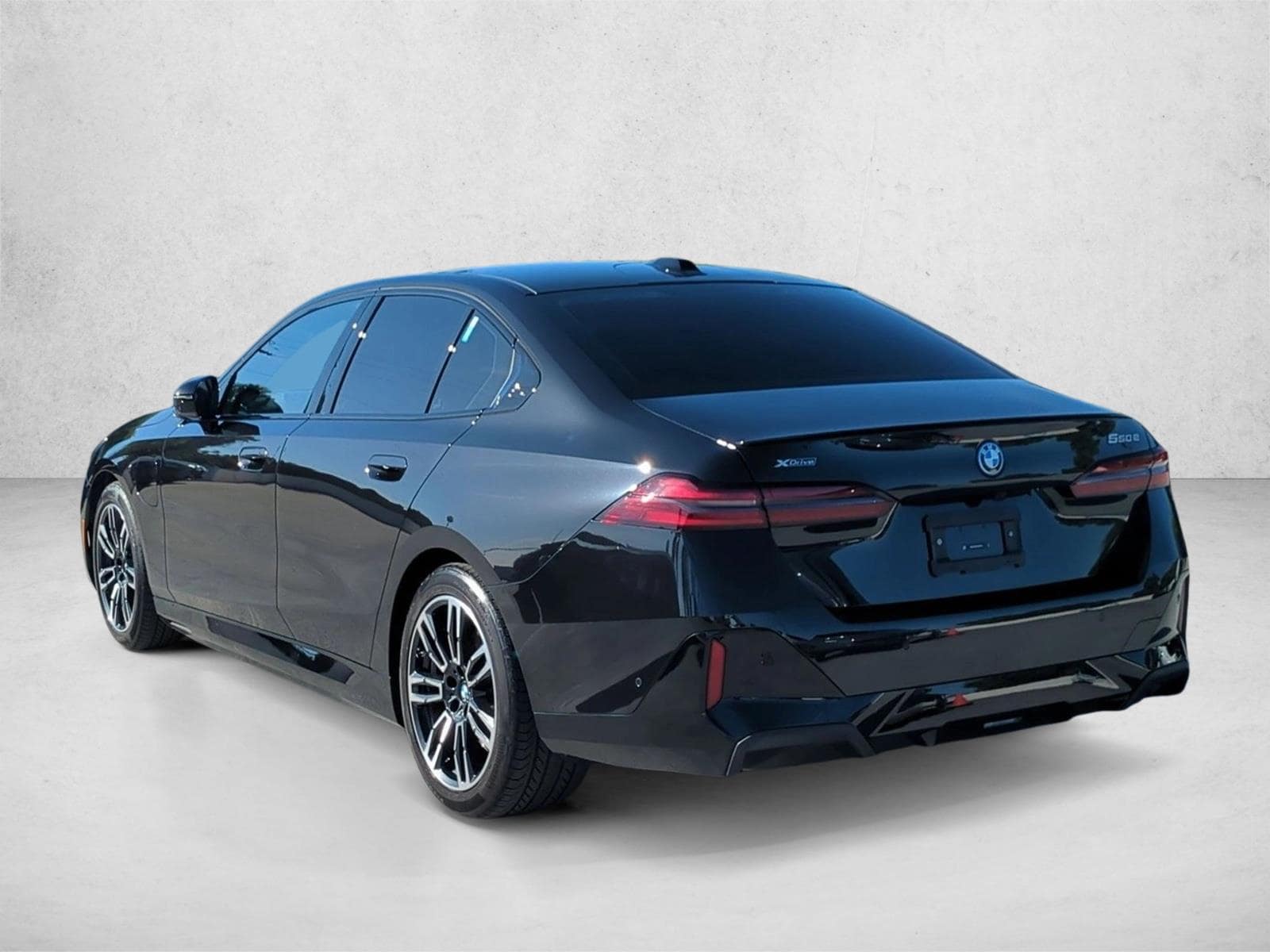 2026 BMW 550e xDrive photo 3