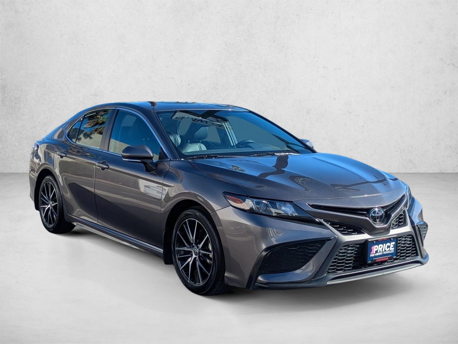 2023 Toyota Camry SE photo 3