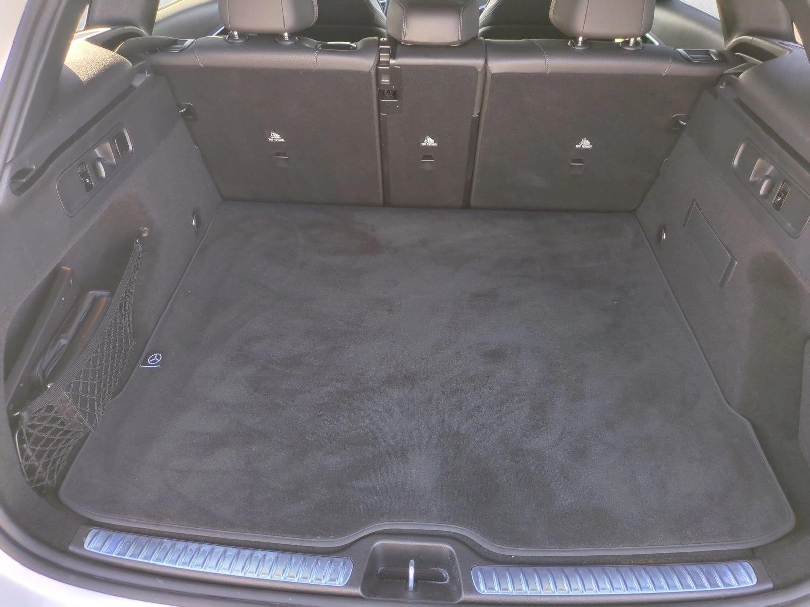 2025 Mercedes-Benz GLC 300 photo 5