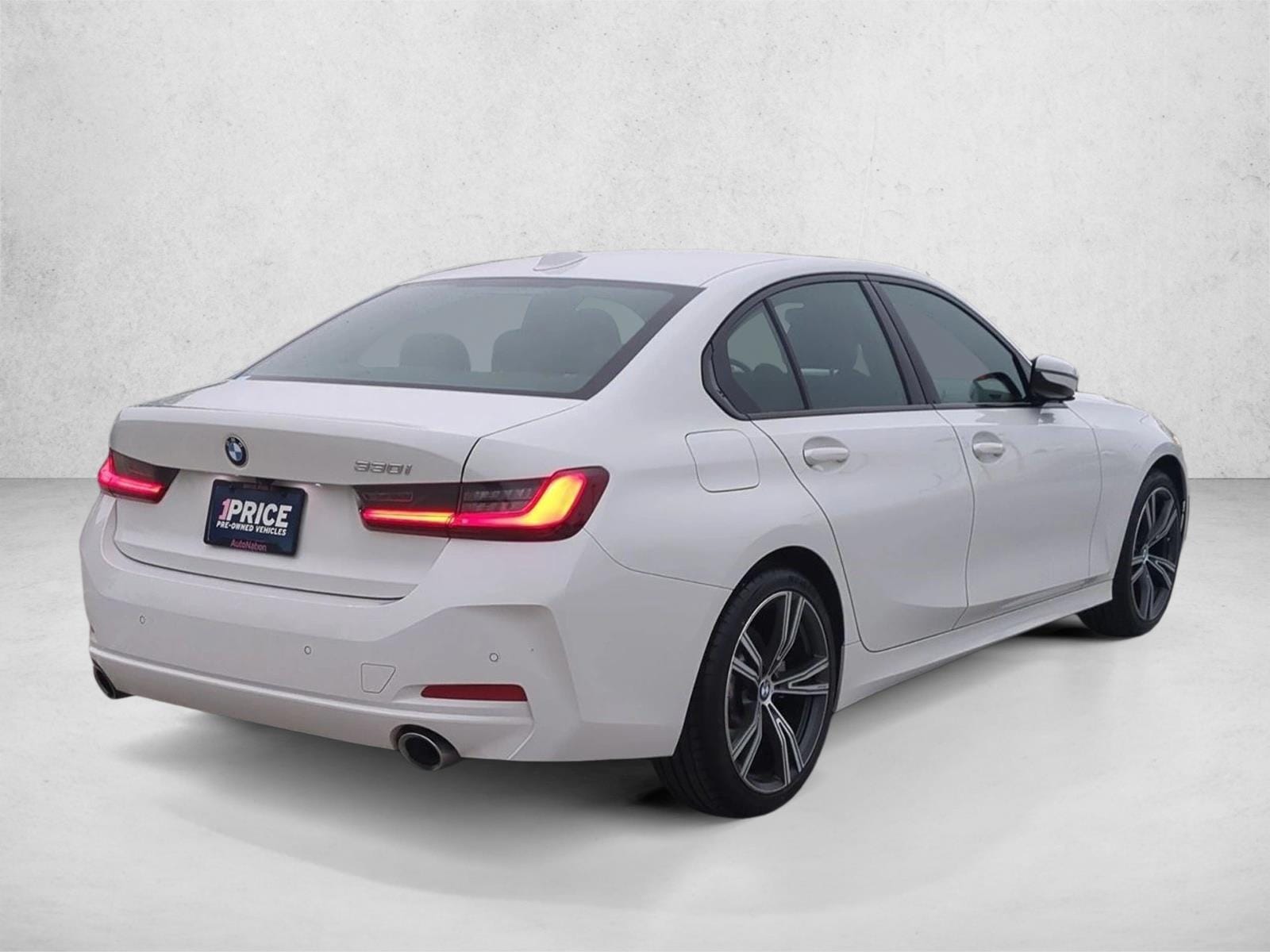 2023 BMW 330i photo 4