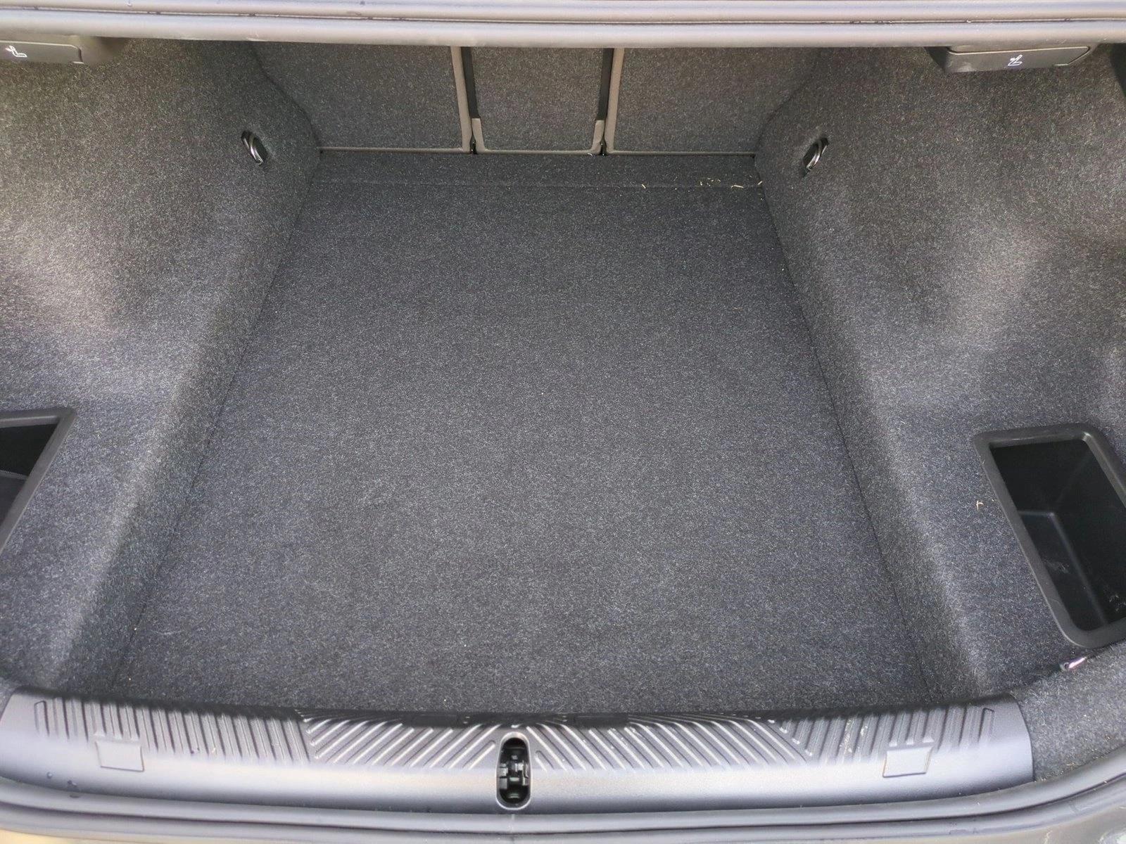 2026 BMW 550e xDrive photo 5