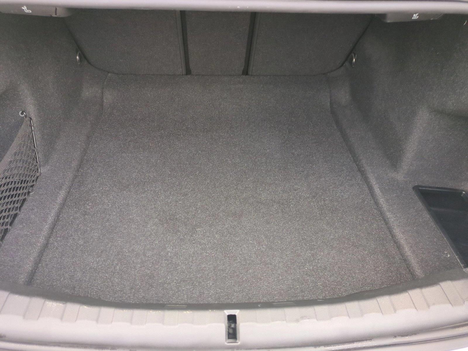 2024 BMW 330i photo 5