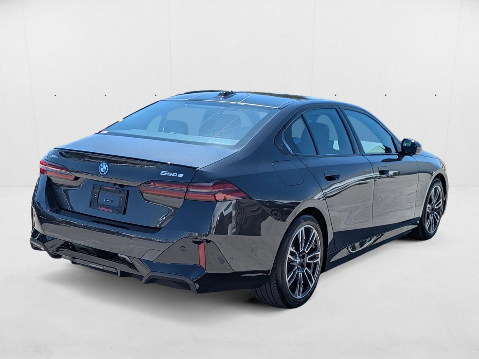 2026 Bmw 550e xDrive photo 2