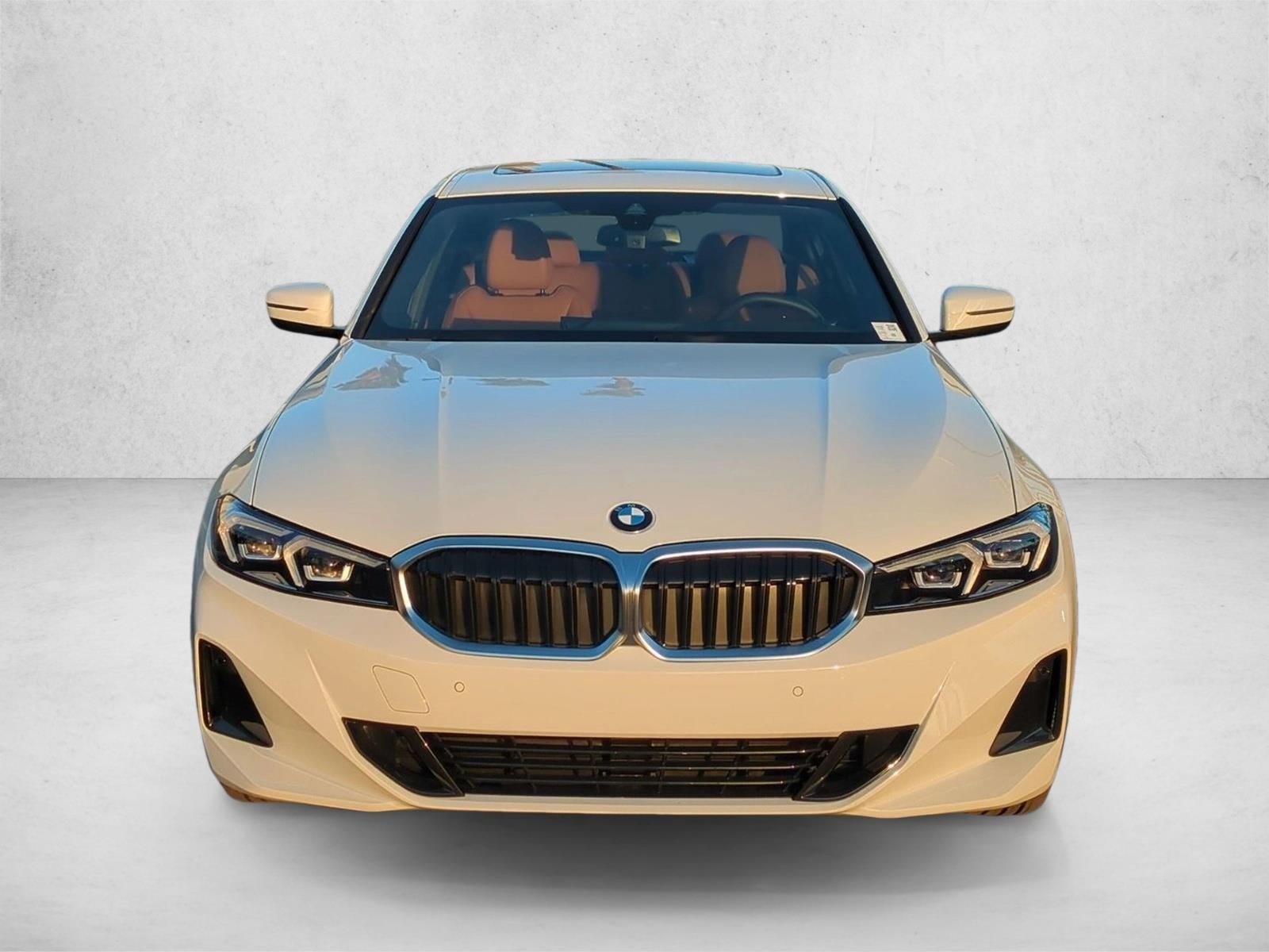 2025 BMW 330i photo 2