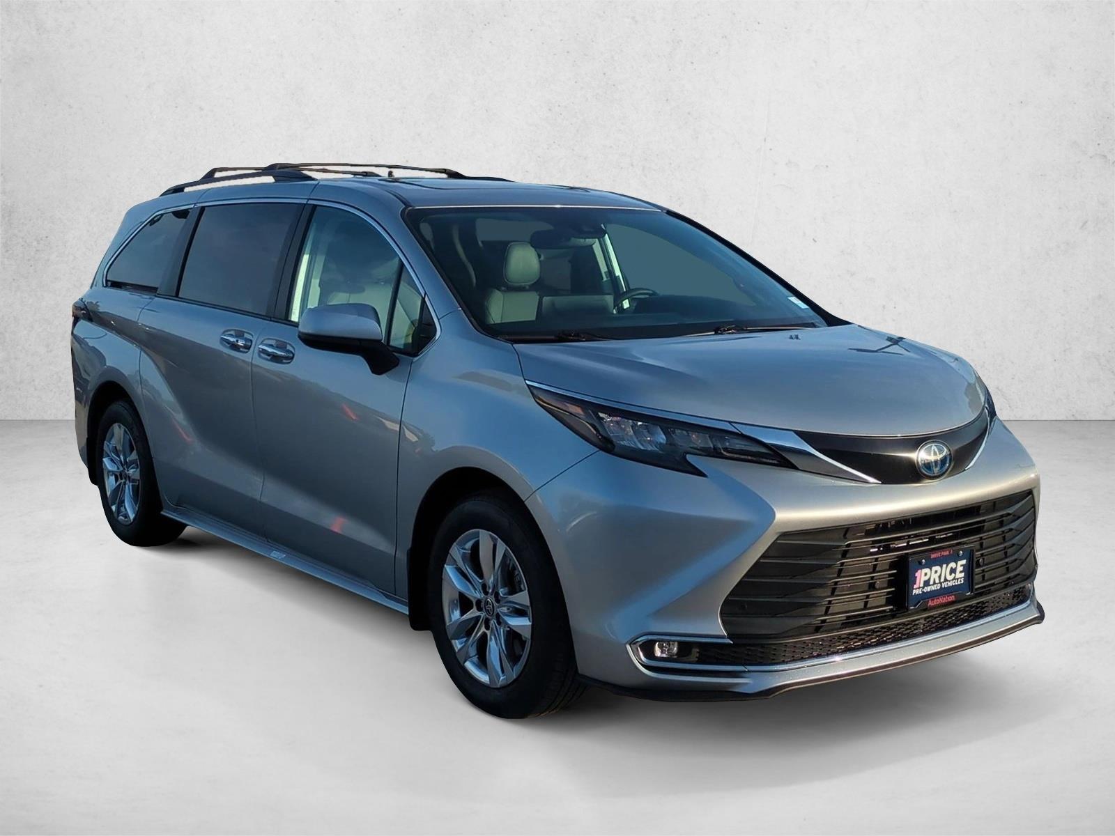 2024 Toyota Sienna XLE 7 Passenger photo 2