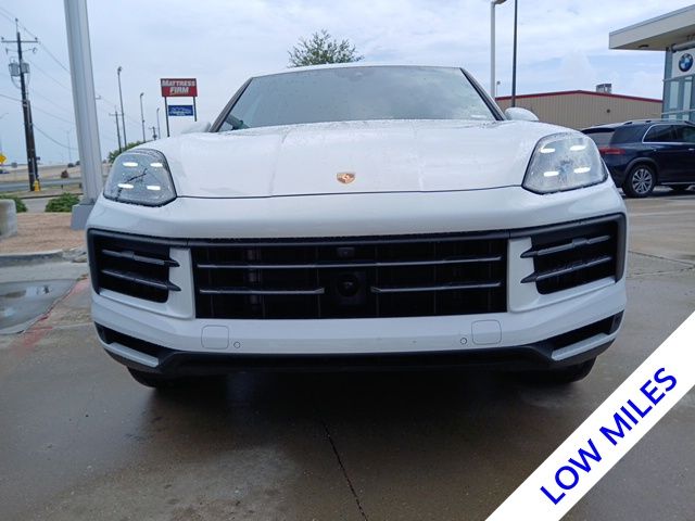 2025 Porsche Cayenne Base photo 2