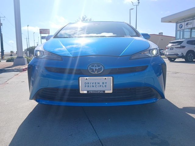 2022 Toyota Prius L photo 2