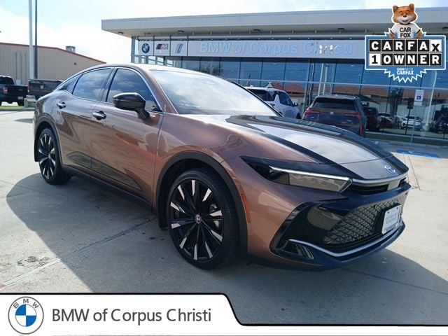 2023 Toyota Crown Platinum's photo