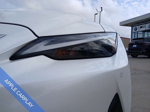 2022 Lexus IS 300 photo 4