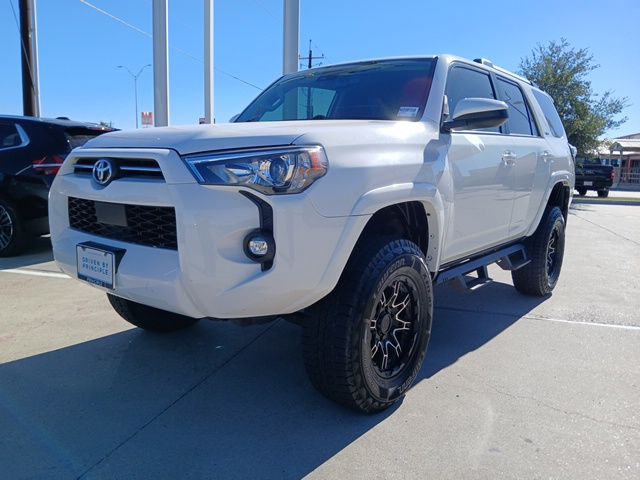 2022 Toyota 4Runner SR5 photo 3