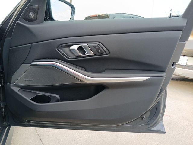 2026 BMW 3 Series 330i - Photo 16