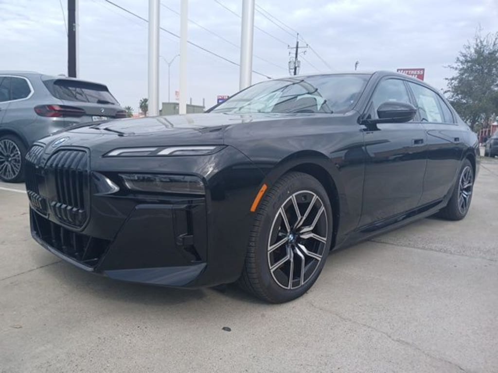 New 2025 BMW i7 xDrive60 Sedan