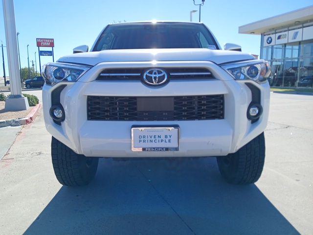 2022 Toyota 4Runner SR5 photo 2
