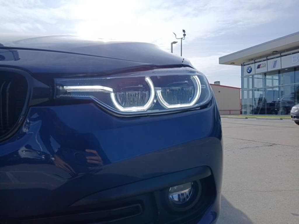 Used 2018 BMW 3 Series 320i Sedan