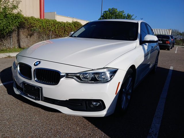 2018 BMW 3 Series 320i's photo