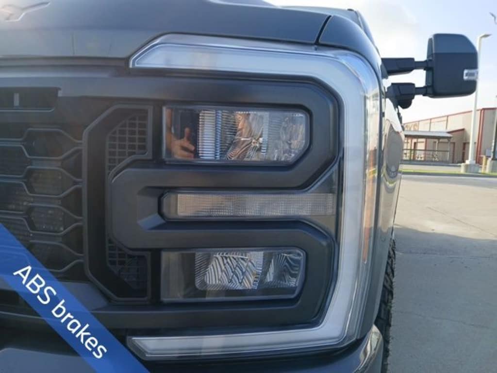 Used 2023 Ford F-250SD Lariat 4x4 4D Crew Cab Truck