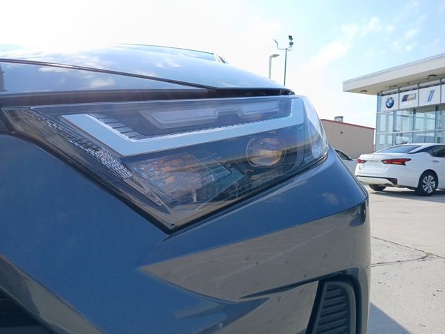 2024 Toyota RAV4 LE photo 2