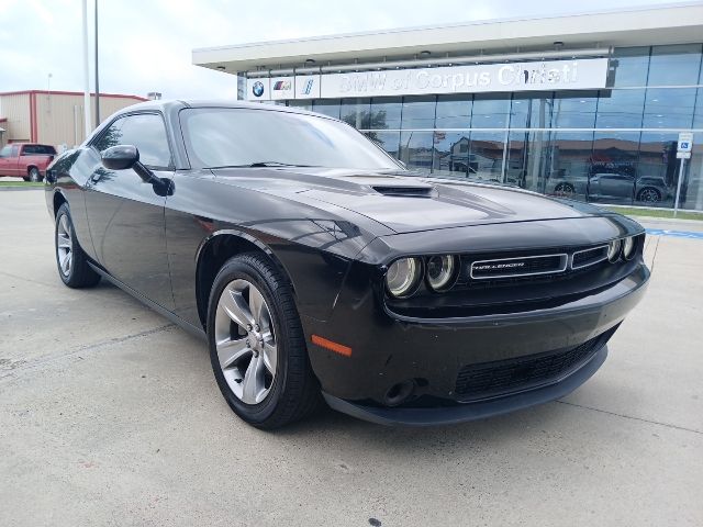 2016 Dodge Challenger SXT's photo