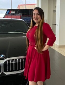 Staff member Andrea R. from ID_5c18796aa5e3