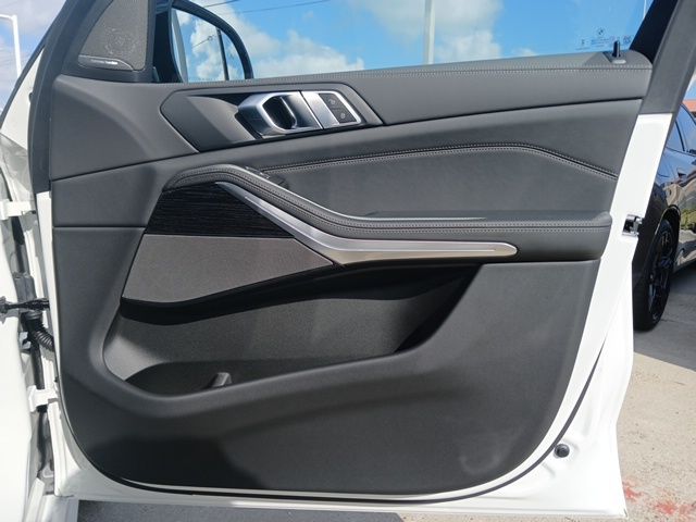 2026 BMW X5 50e - Photo 17