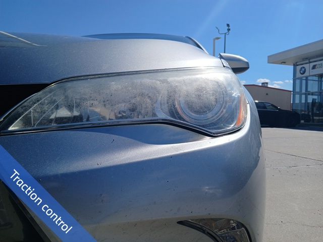 2016 Toyota Camry Hybrid XLE photo 4