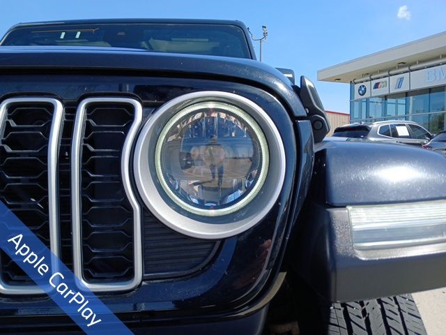 2024 Jeep Wrangler Sahara photo 4
