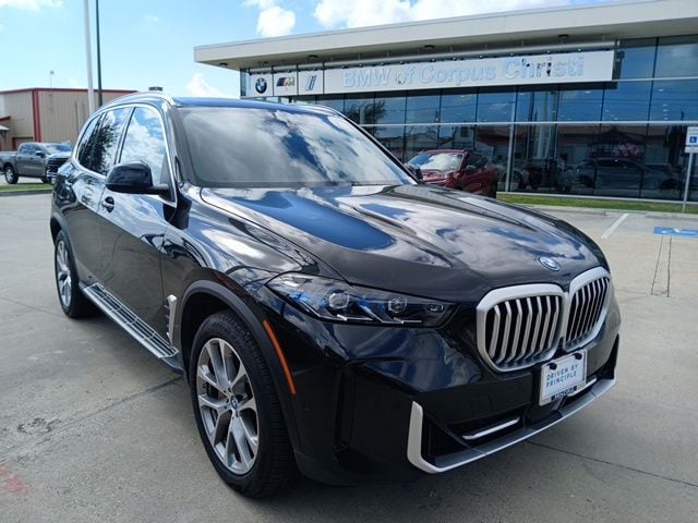 2025 BMW X5 50e's photo