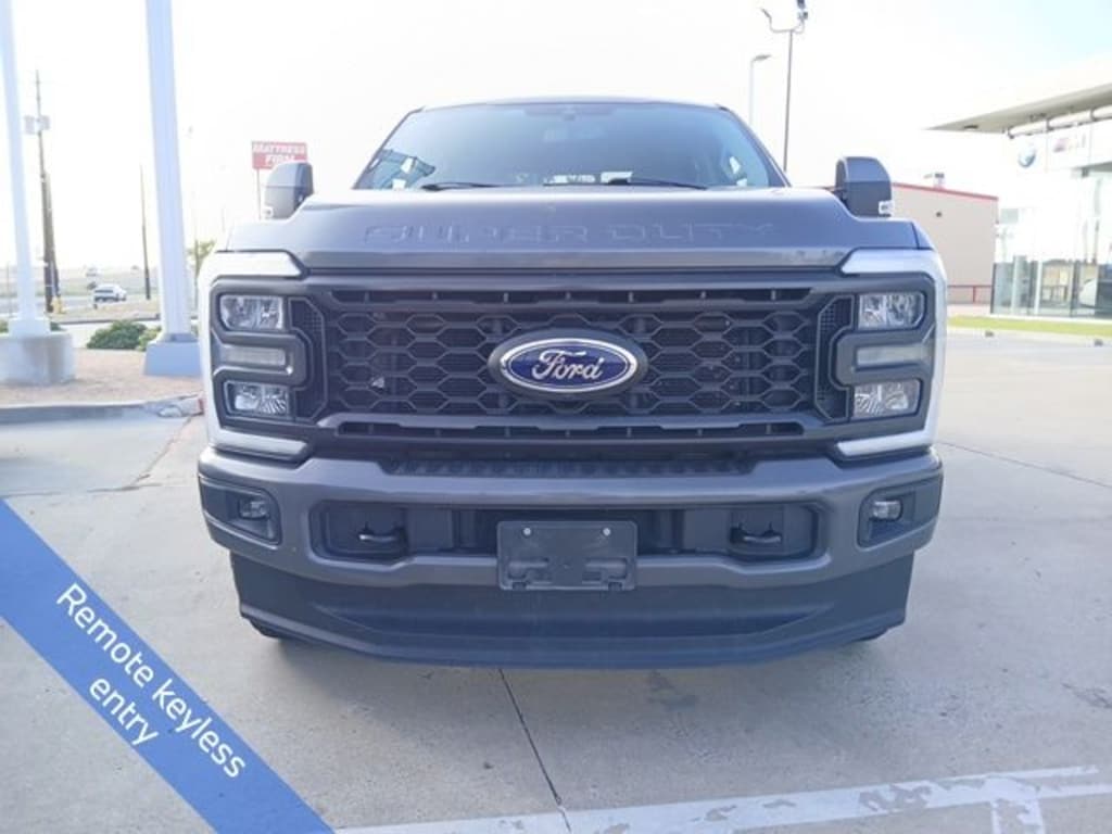 Used 2023 Ford F-250SD Lariat 4x4 4D Crew Cab Truck