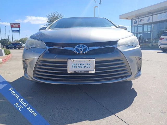 2016 Toyota Camry Hybrid XLE photo 2