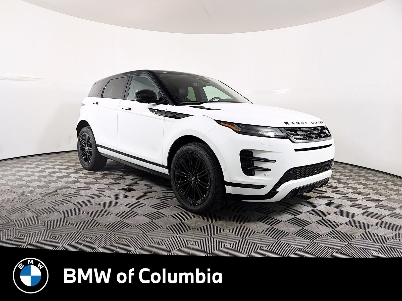 2026 Land Rover Range Rover Evoque Dynamic SE's photo
