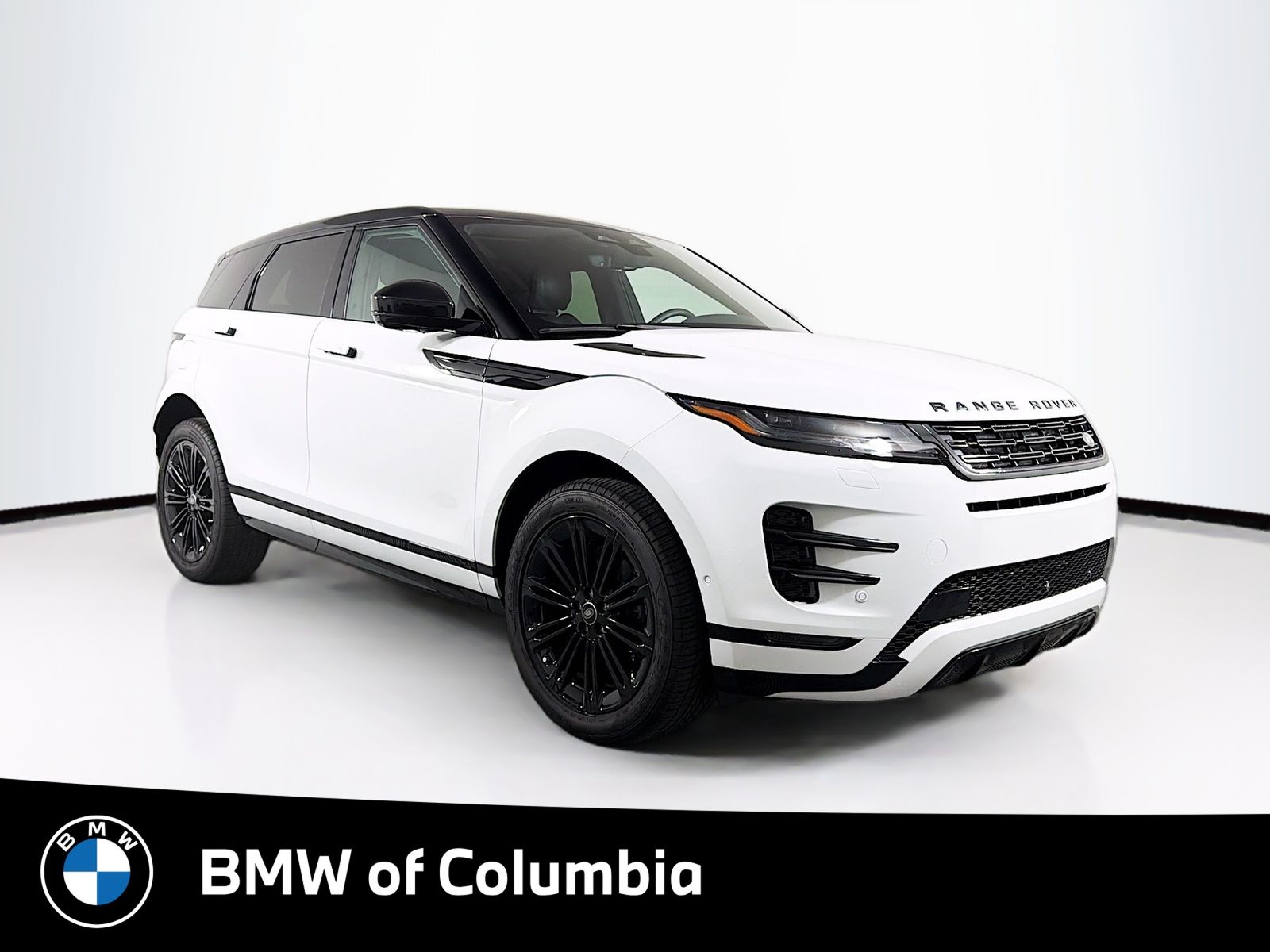 2026 Land Rover Range Rover Evoque Dynamic SE's photo