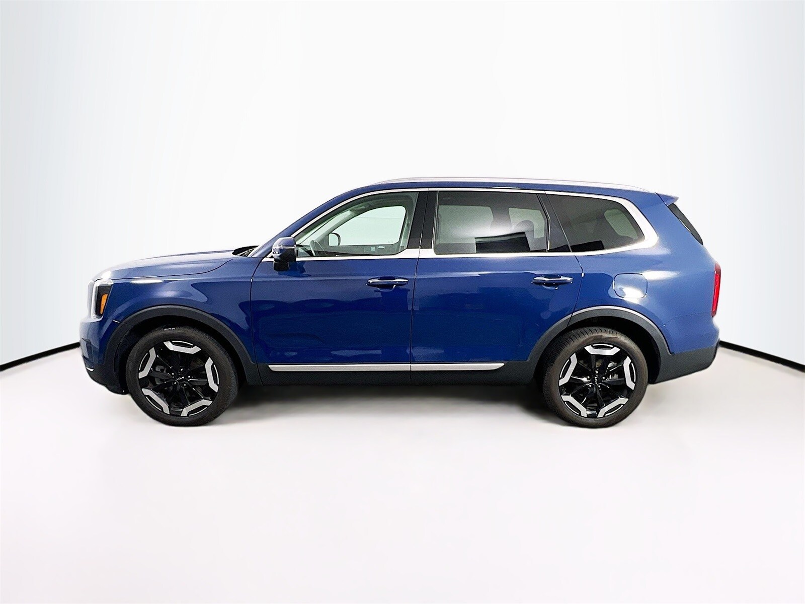 2025 Kia Telluride S photo 3