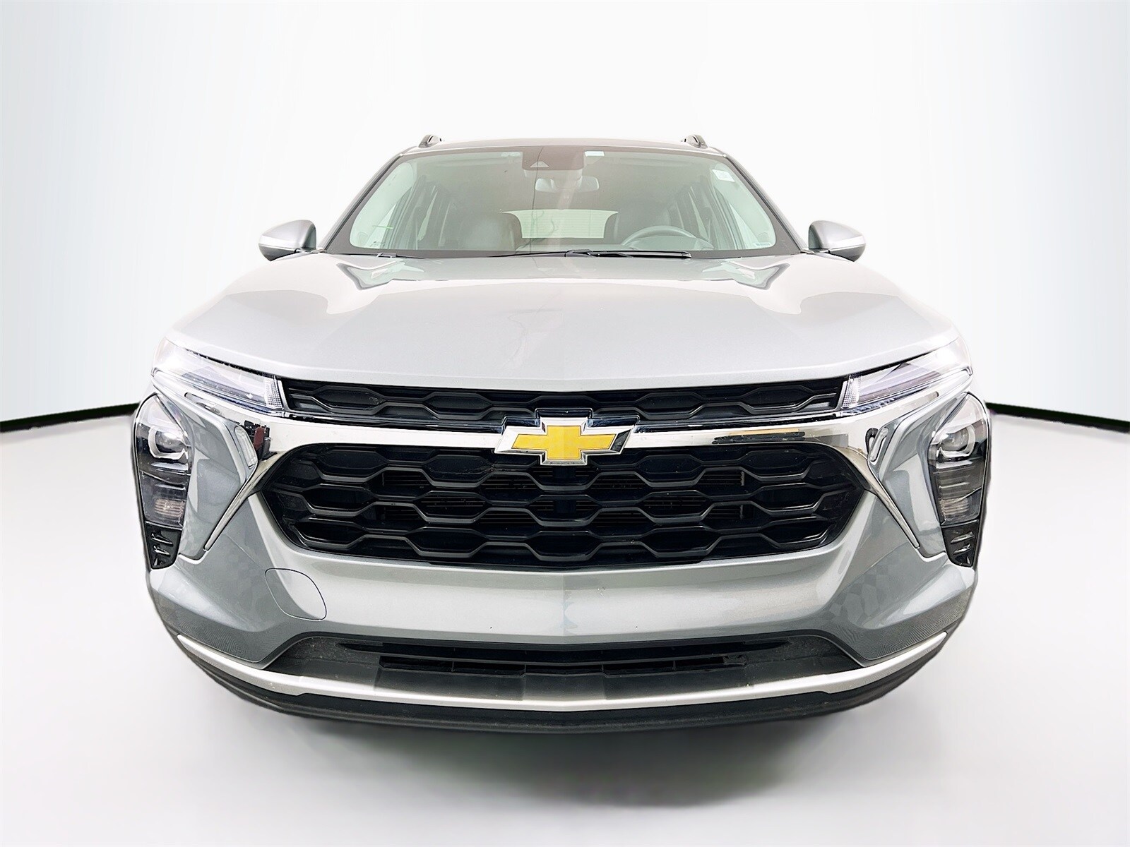 2024 Chevrolet Trax LT photo 2
