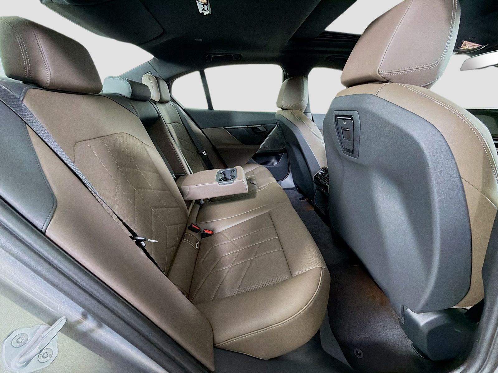 2026 BMW 5 Series 530i - Photo 28