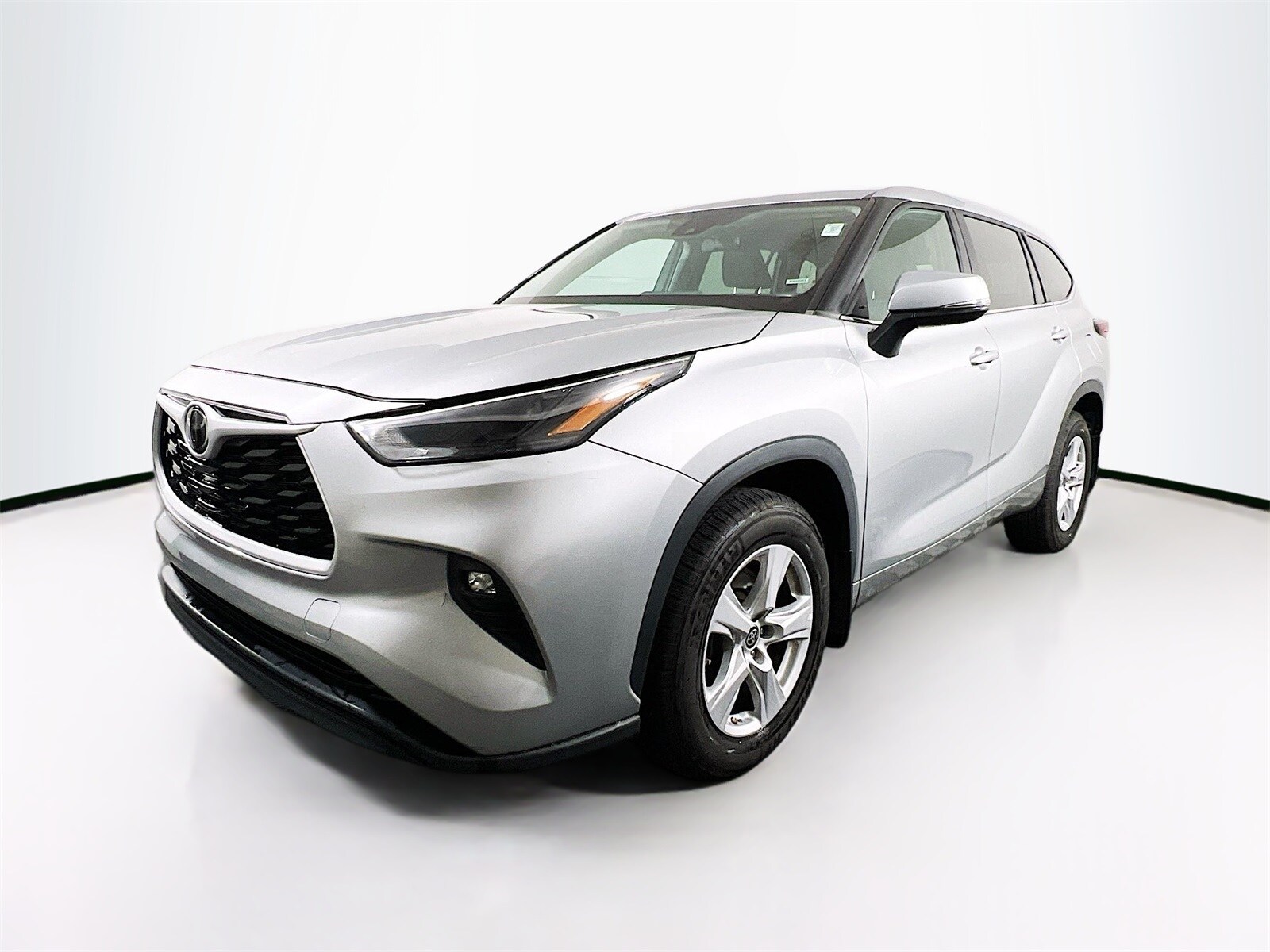 2024 Toyota Highlander LE photo 3