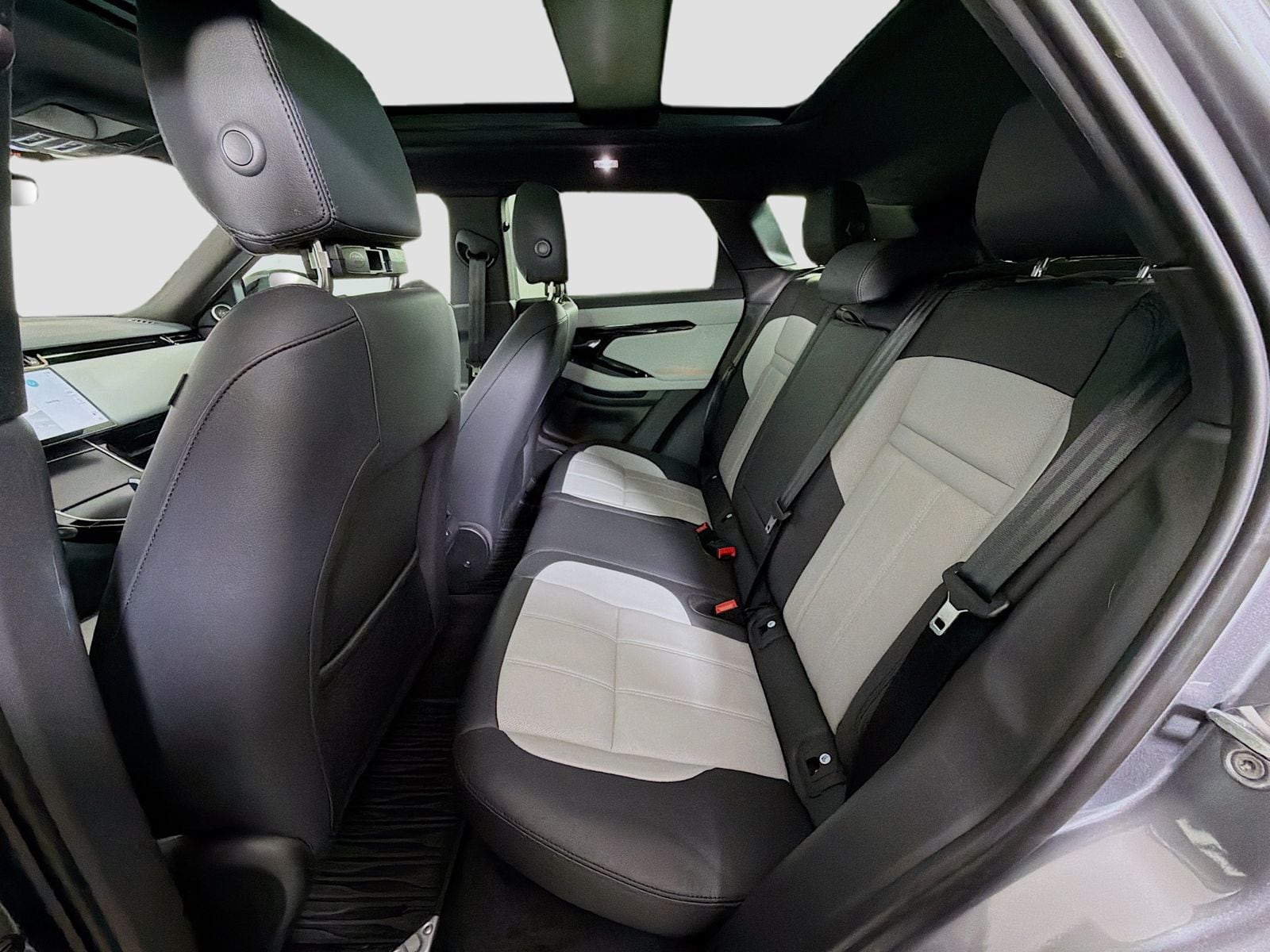 2026 Land Rover Range Rover Evoque Dynamic SE - Photo 25