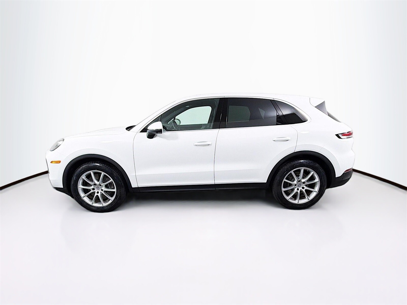 2024 Porsche Cayenne Base photo 3