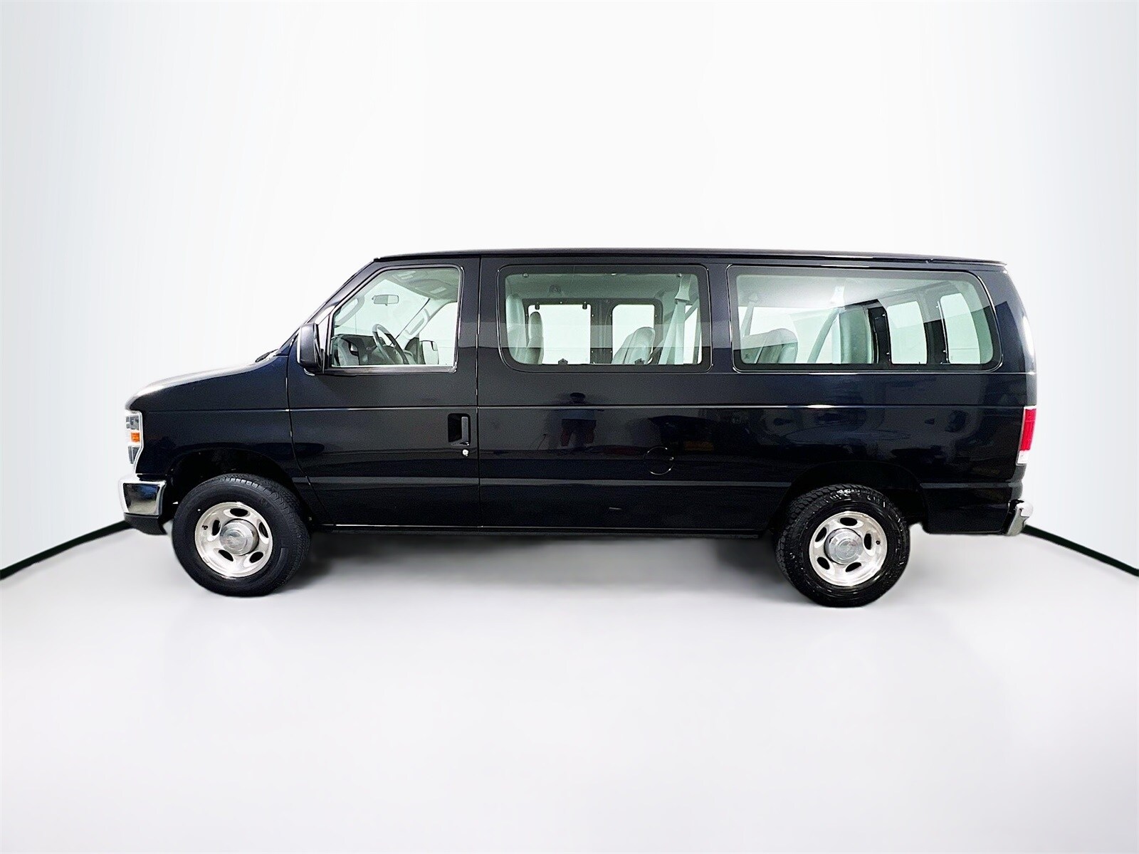 2013 Ford E-150 XL photo 3