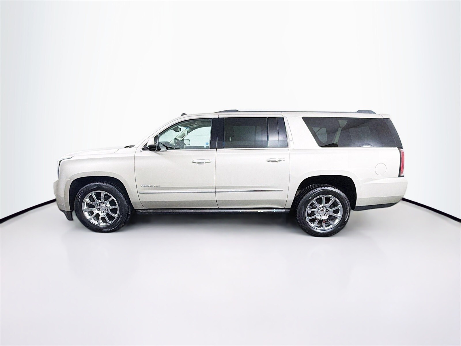 2015 Gmc Yukon XL 1500 Denali photo 2
