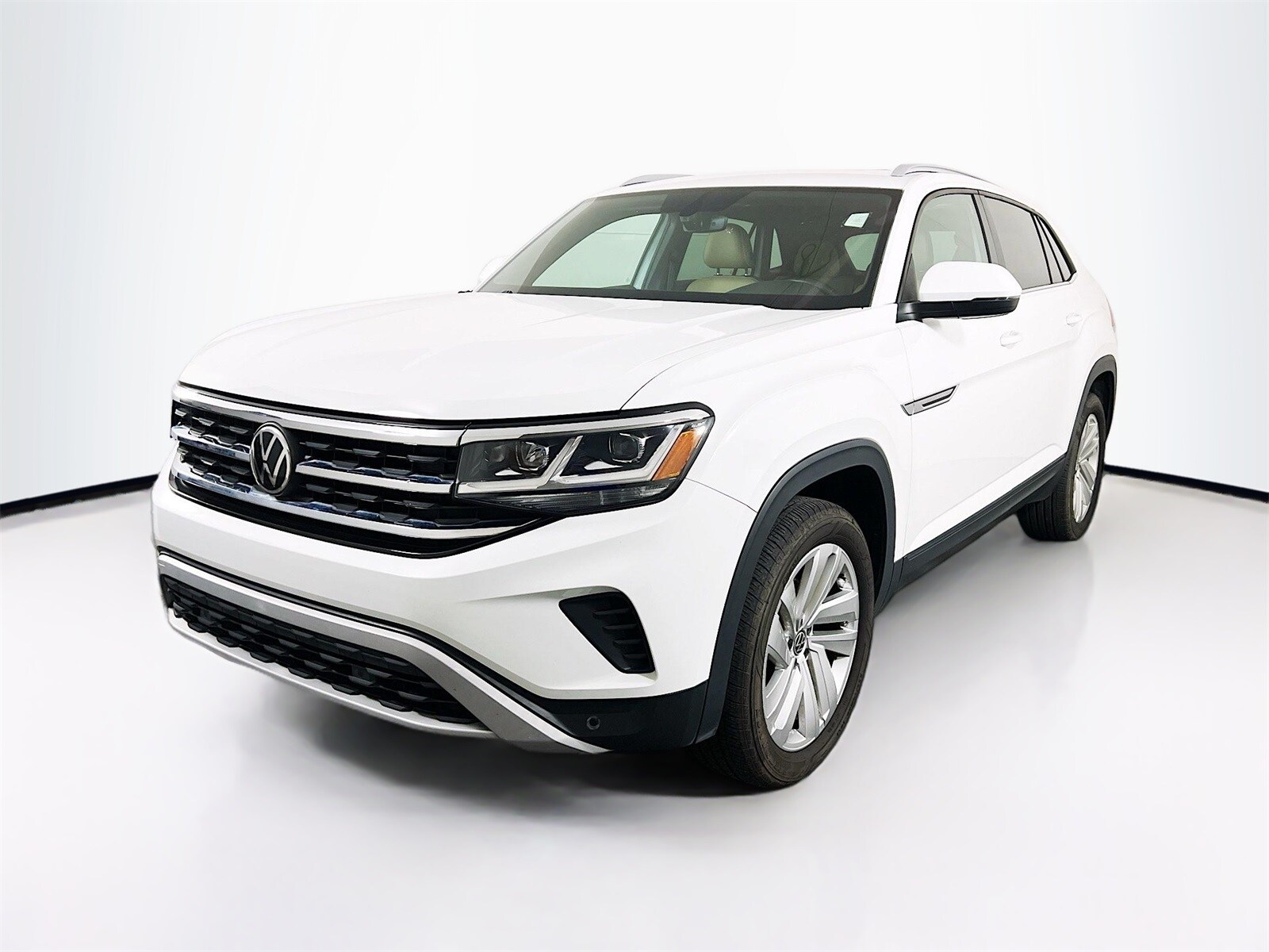 2020 Volkswagen Atlas Cross Sport SE Technology photo 2