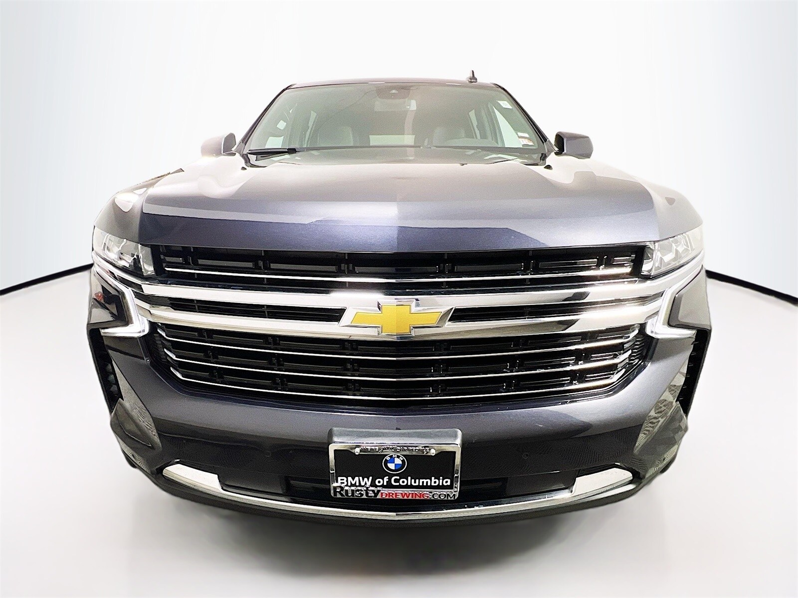 2023 Chevrolet Suburban LT photo 2