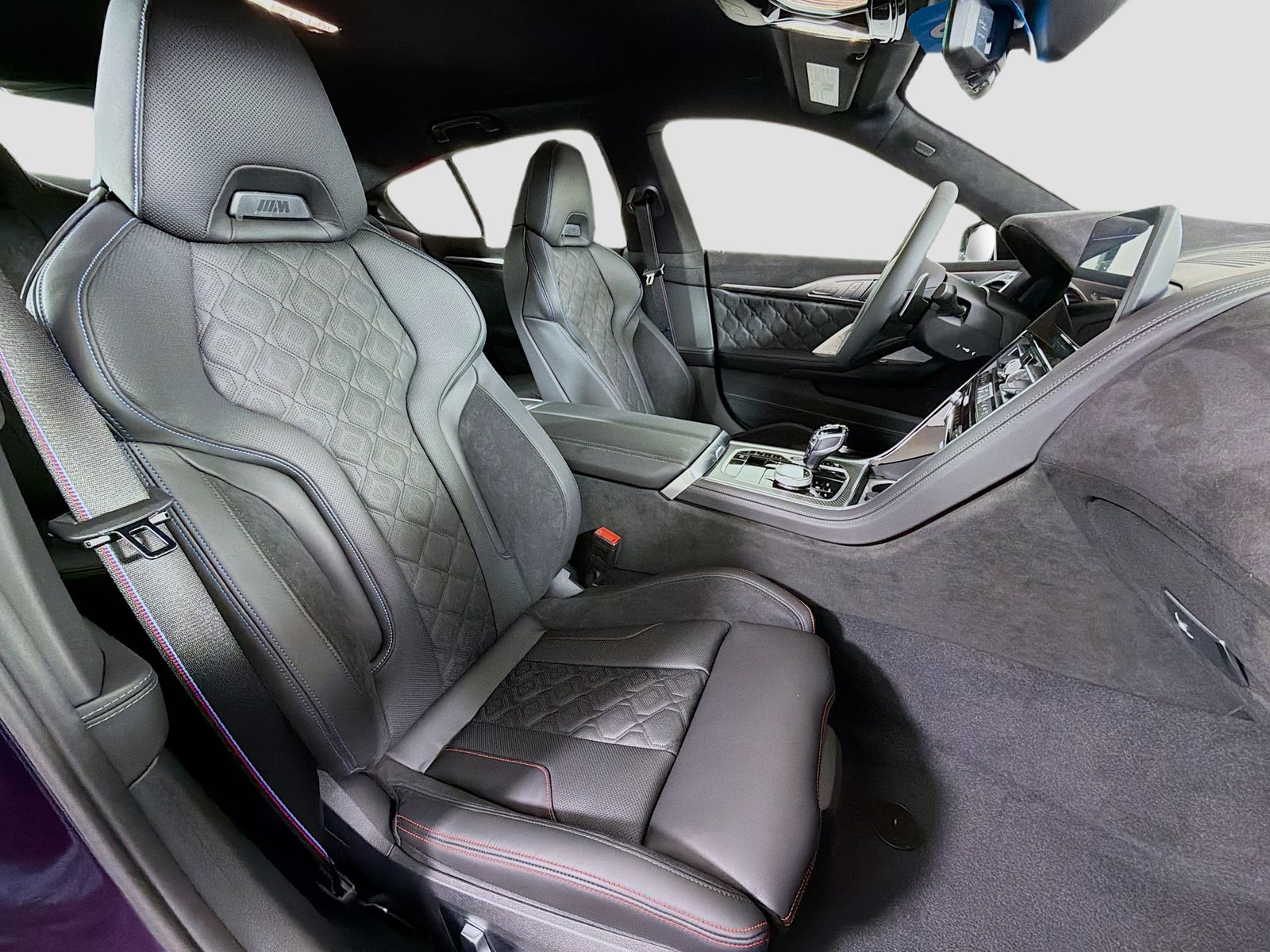 2026 BMW 8 Series M850i - Photo 31