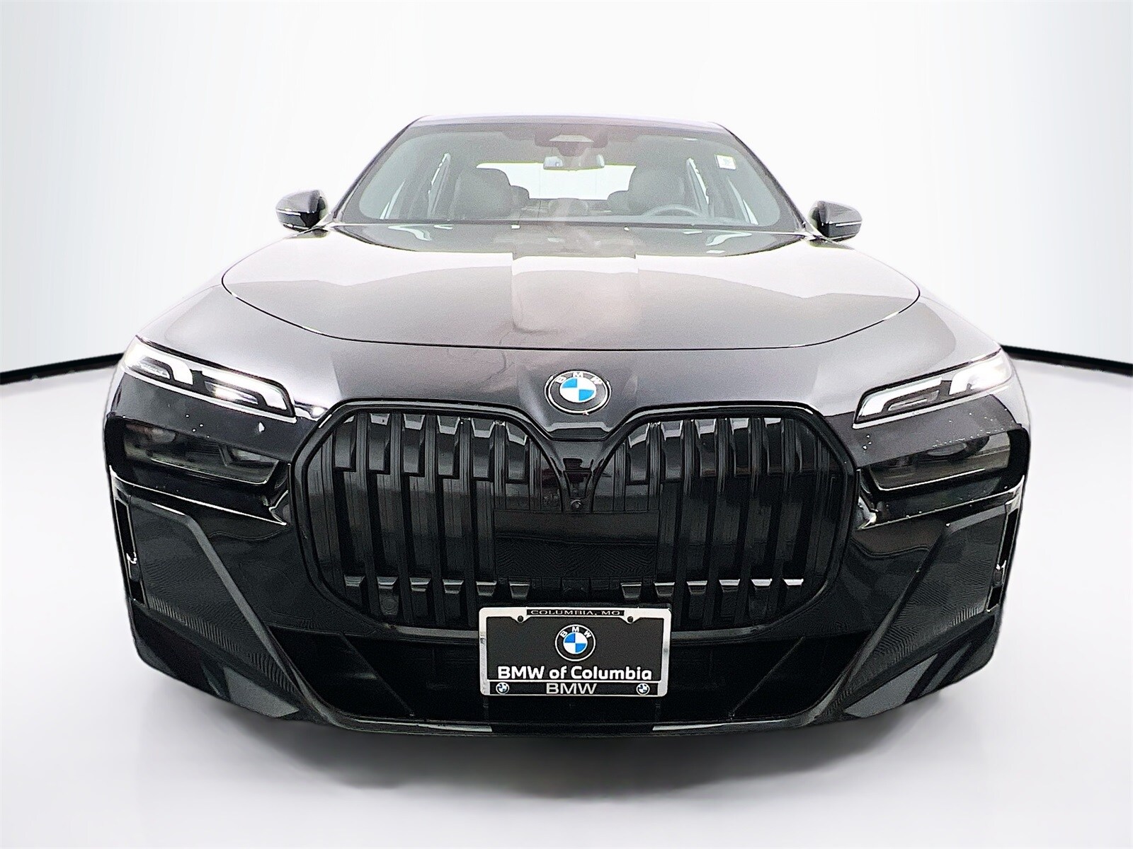 2024 Bmw 740i Sedan photo 2