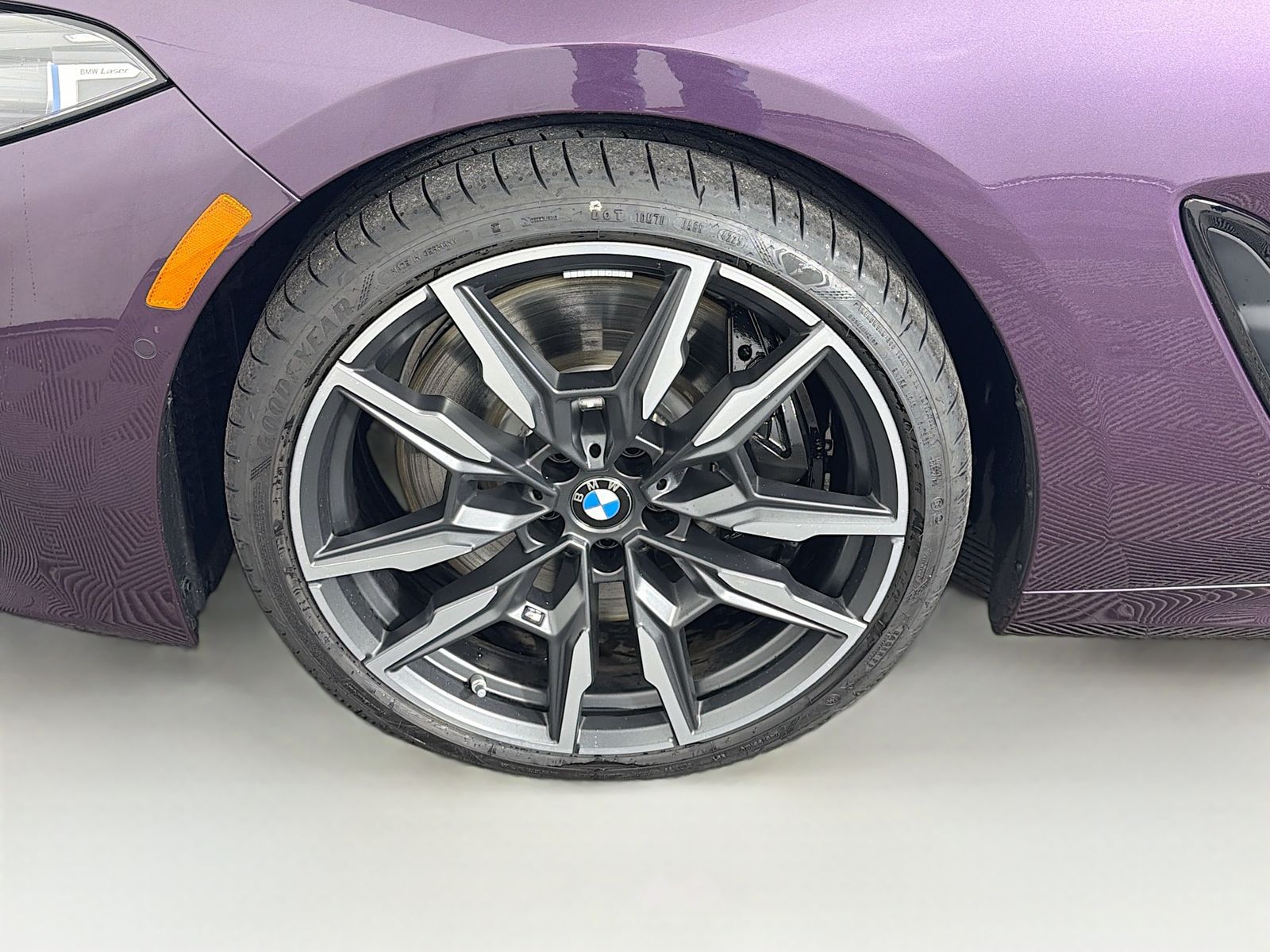 2026 BMW 8 Series M850i - Photo 33